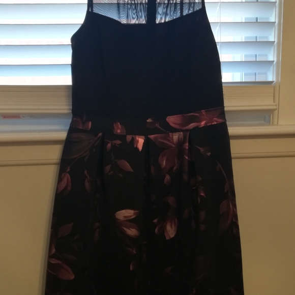 Black Floral Maxi Dress - Picture 4 of 7